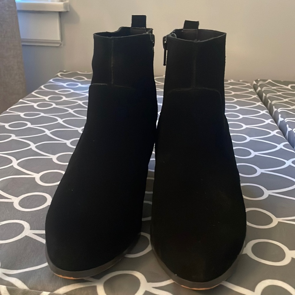 Genuine suede booties are in good condition.